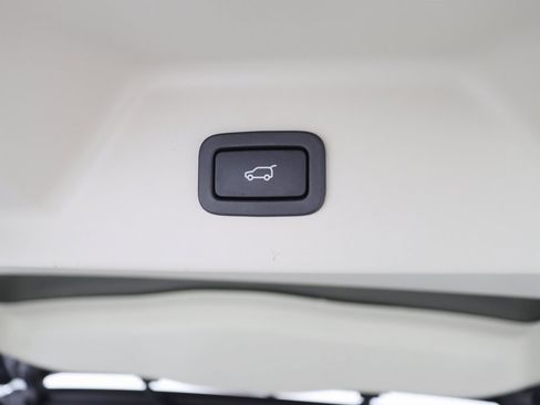 Used 2018 Land Rover Range Rover HSE image 41