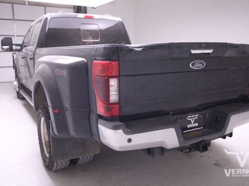 Used 2022 Ford F350 Lariat w/ Lariat Value Package image 2