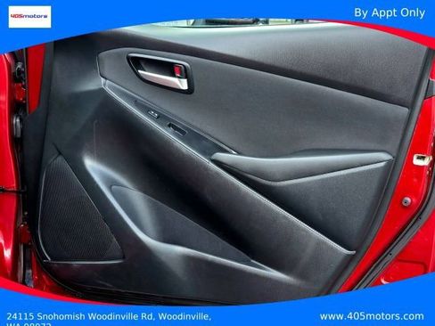 Used 2019 Toyota Yaris LE FWD image 27