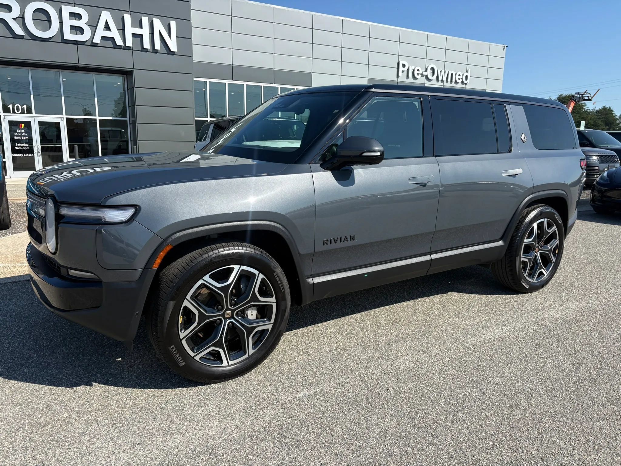 Used 2025 Rivian R1S Adventure Dual AWD/4WD image 24