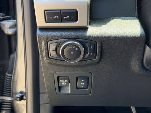 Used 2018 Ford F150 Lariat w/ Equipment Group 502A Luxury AWD/4WD image 6