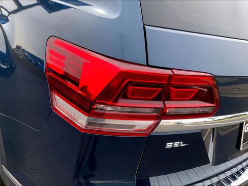 Used 2018 Volkswagen Atlas SEL w/ R-Line Package AWD/4WD image 29