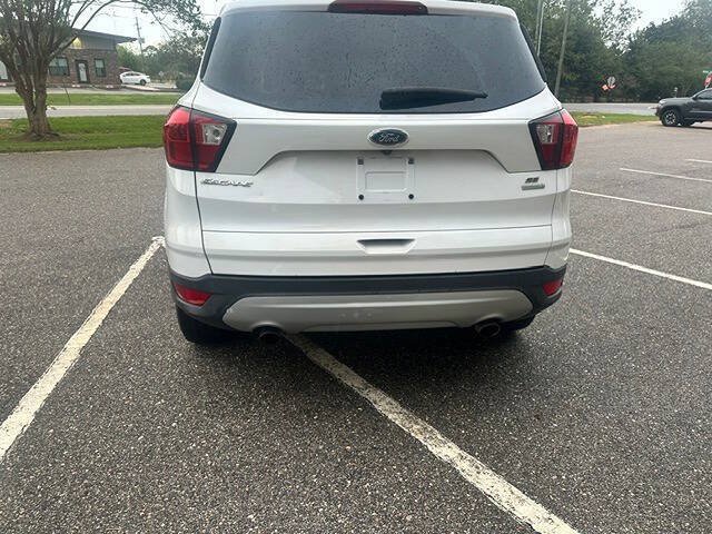 Used 2019 Ford Escape SE FWD image 4