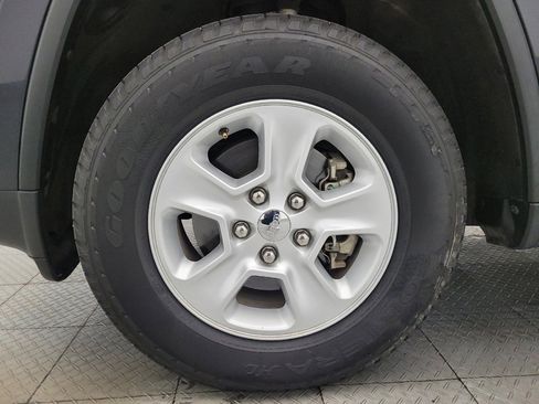 Used 2016 Jeep Grand Cherokee Laredo w/ Quick Order Package 23E image 31