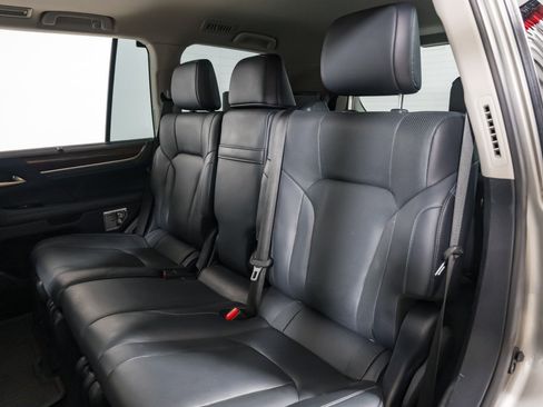 Used 2020 Lexus LX 570 4WD w/ Luxury Package image 23