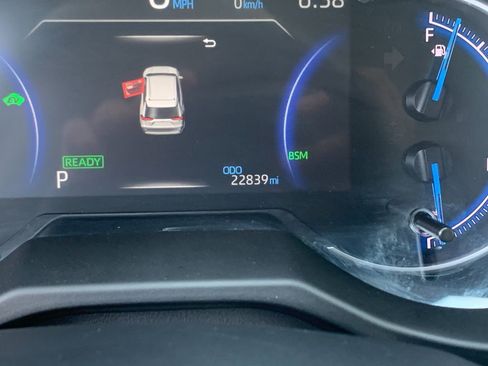 Used 2025 Toyota RAV4 XLE AWD/4WD image 30