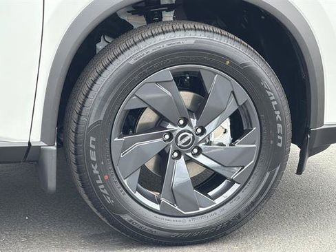New 2026 Nissan Rogue SV FWD image 32