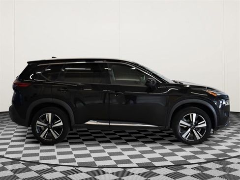 Used 2023 Nissan Rogue SL w/ SL Premium Package image 2