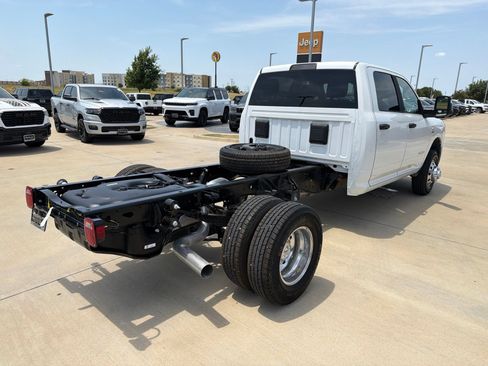 New 2026 RAM 3500 Big Horn AWD/4WD image 6