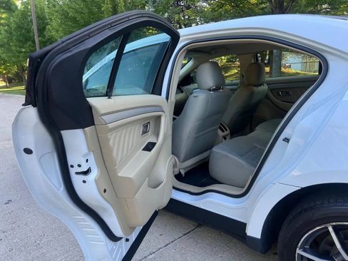 Used 2018 Ford Taurus SE image 7