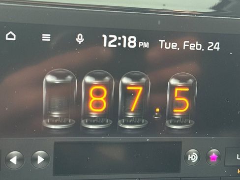 Used 2022 Kia Niro EX Premium image 19