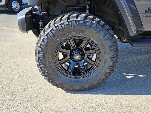 New 2025 Jeep Wrangler Unlimited Sahara w/ Technology Group AWD/4WD image 9