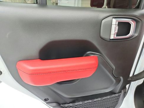 Used 2024 Jeep Wrangler Unlimited Rubicon w/ Technology Group image 41