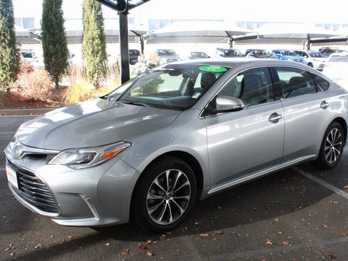 Used 2017 Toyota Avalon XLE image 8