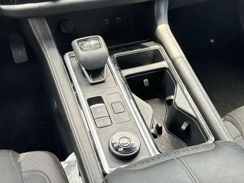 Used 2025 Nissan Pathfinder SV AWD/4WD image 20