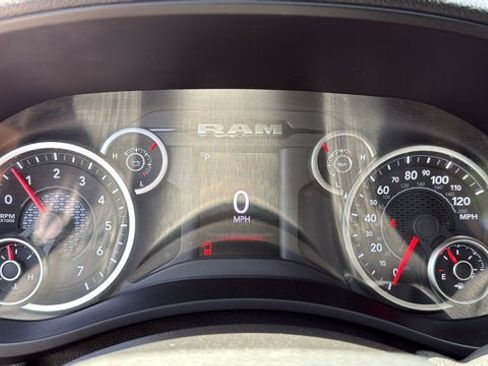 Used 2025 RAM 2500 Big Horn AWD/4WD image 18