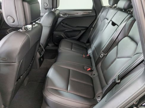 Certified 2025 Porsche Macan image 15