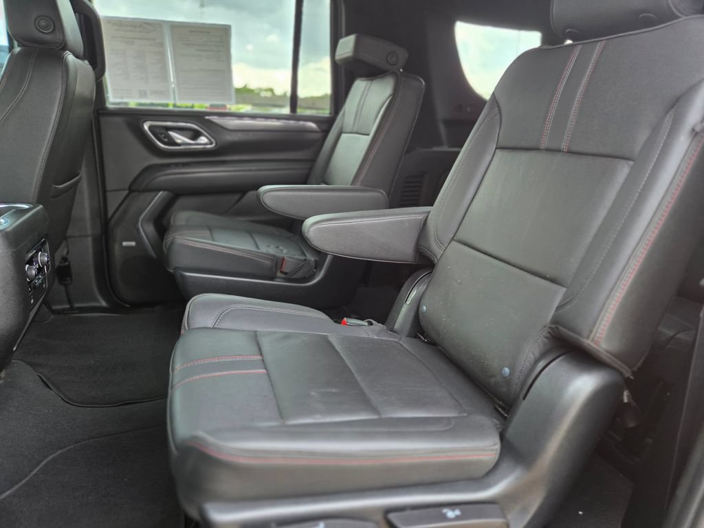 Used 2023 Chevrolet Suburban RST w/ Luxury Package RWD image 16