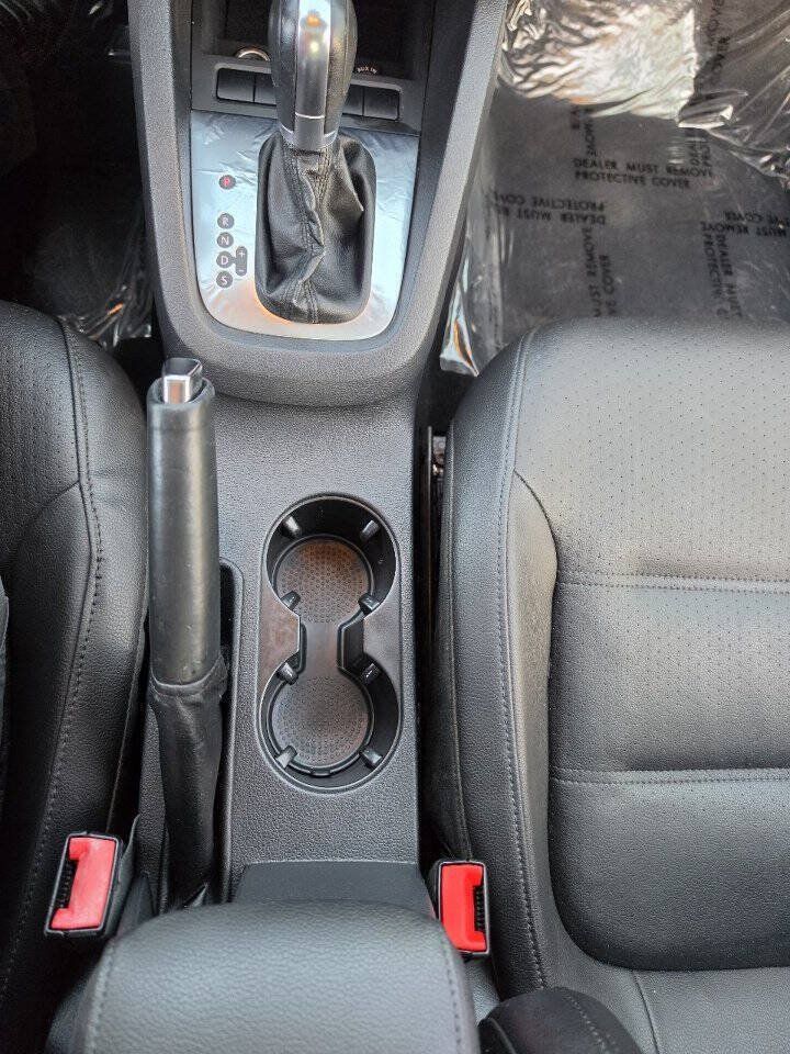 Used 2013 Volkswagen Jetta SE FWD image 16