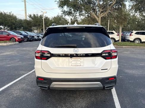 Certified 2024 Honda Pilot Touring image 5