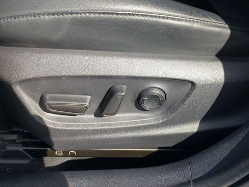 Used 2022 Toyota Prius XLE image 17