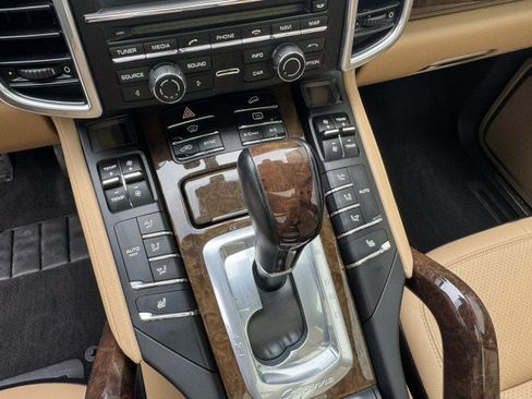Used 2014 Porsche Cayenne Platinum Edition w/ Walnut Interior Package AWD/4WD image 28