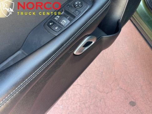 Used 2022 Dodge Challenger SXT image 8