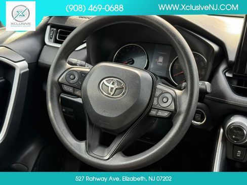 Used 2019 Toyota RAV4 XLE FWD image 11