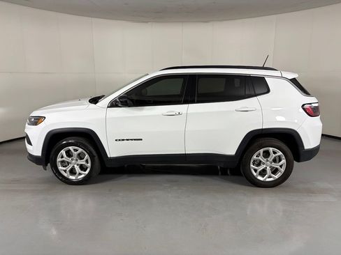 Used 2024 Jeep Compass Latitude AWD/4WD image 5