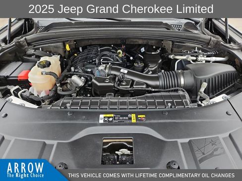 Used 2025 Jeep Grand Cherokee Limited AWD/4WD image 15