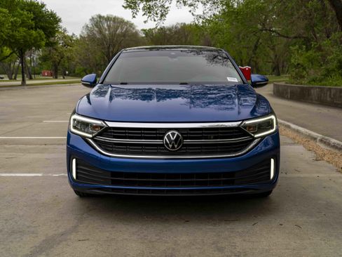 Used 2023 Volkswagen Jetta SEL image 3