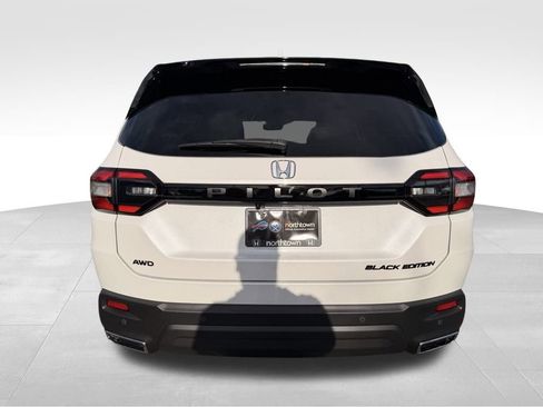 Used 2025 Honda Pilot Black Edition image 6