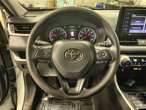 Used 2021 Toyota RAV4 XLE image 3