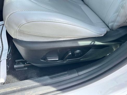 Used 2023 Hyundai Elantra Limited w/ Preferred Accessory Package FWD image 23