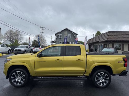 Used 2023 Chevrolet Colorado Z71 w/ Z71 Convenience Package 2 AWD/4WD image 3