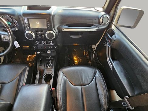 Used 2017 Jeep Wrangler Unlimited Sahara w/ Max Tow Package image 4