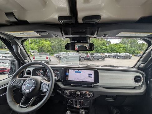 Used 2024 Jeep Wrangler Sport AWD/4WD image 19