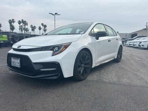 Used 2020 Toyota Corolla SE image 2