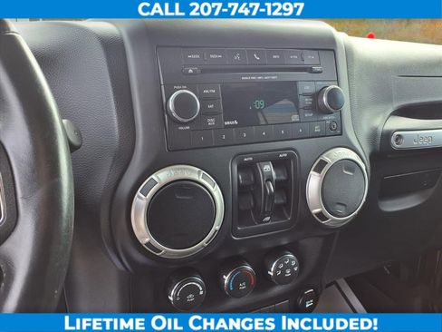 Used 2017 Jeep Wrangler Unlimited Sahara w/ Max Tow Package image 18