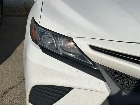 Used 2020 Toyota Camry SE image 14