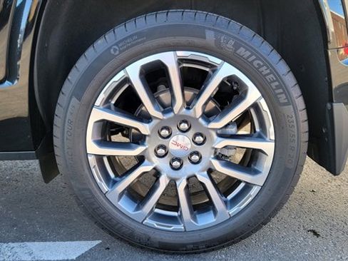 Used 2023 GMC Acadia Denali w/ Denali Ultimate Package image 14