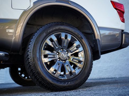 Used 2018 Nissan Titan Platinum Reserve image 19