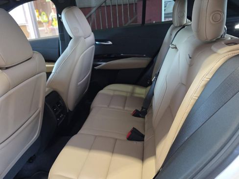 Used 2024 Cadillac XT4 Luxury w/ Cold Weather Package FWD image 11
