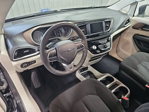 Used 2023 Chrysler Voyager LX FWD image 16