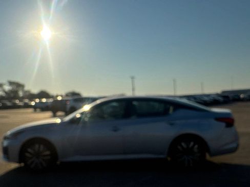 Certified 2025 Nissan Altima 2.5 SV FWD image 15