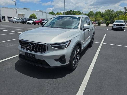 Used 2023 Volvo XC40 B5 Plus w/ Driver Assist Package AWD/4WD image 11