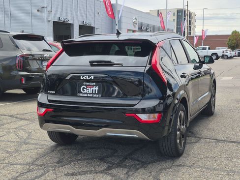 Used 2024 Kia Niro Wind w/ Wind Preserve Package FWD image 3