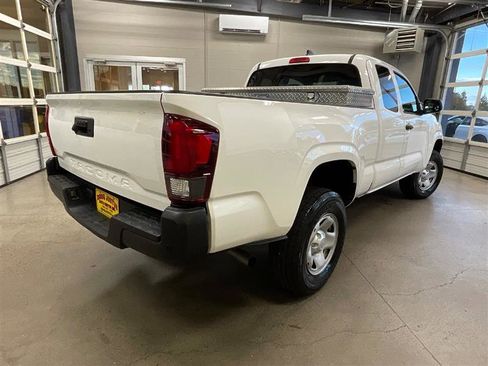 Used 2022 Toyota Tacoma SR image 5