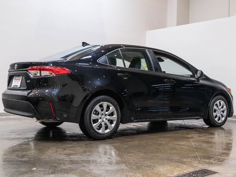 Used 2025 Toyota Corolla LE FWD image 9