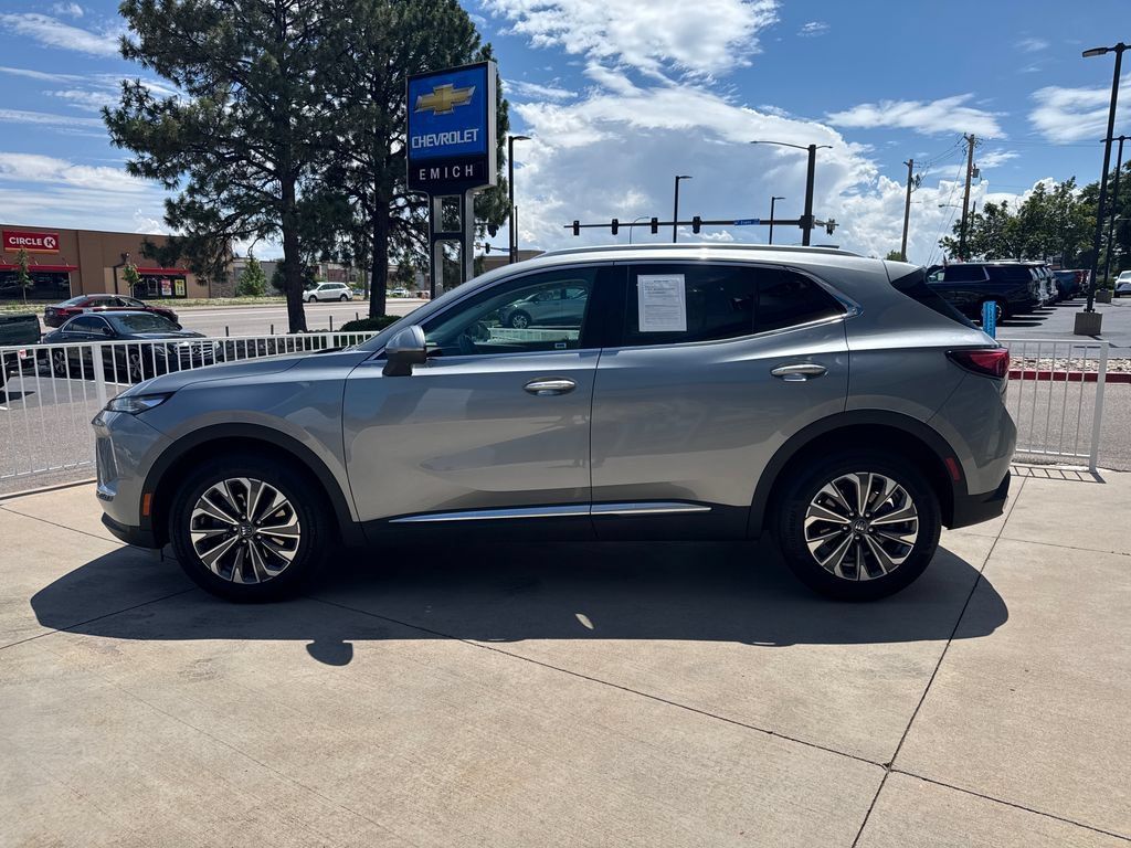 Used 2025 Buick Envision Preferred AWD/4WD image 2